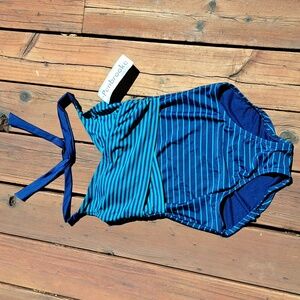 PENBROOKE ONE PIECE WOMAN'S SWIMSUIT. NEW WITH TAGS SIZE MEDIUM (8-10).